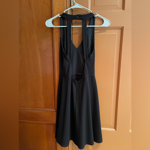Soprano Black Open Back V-Neck Dress - Picture 2 of 4